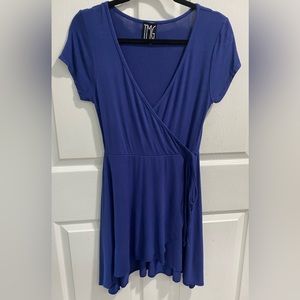 NWOT TMG New York Wrap Front Tied Faux Wrap Dress. Color Blue. Size M.